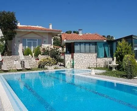 Rafkos Mansion With Private Pool And Amazing View Agios Myronas
